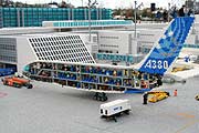 Attraktion: aufgeschnittener Airbus A380 auf dem neuen Flughafenmodell im Miniland (Foto: Martin Schmitz)